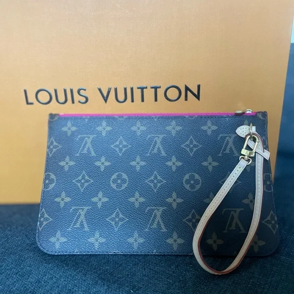 Louis Vuitton Gray Monogram Wristlet pouch - Picture 14 of 17